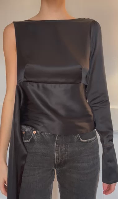 THE AMORE TOP BLACK SILK